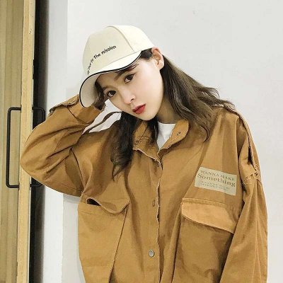 女生酷帅戴帽子低头头像图片