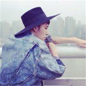 帅气休闲男生的头像图片