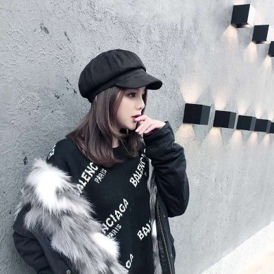 女生酷帅戴帽子低头头像图片