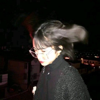 黑色系冷酷的女生头像真人图片