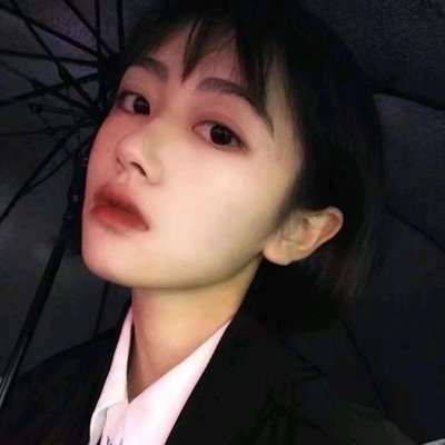 黑色系冷酷的女生头像真人图片