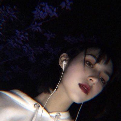 黑暗系女生真人头像图片