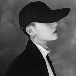 帅气休闲男生的头像图片