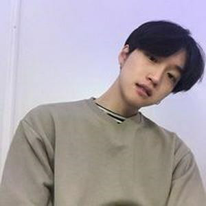 帅气休闲男生的头像图片