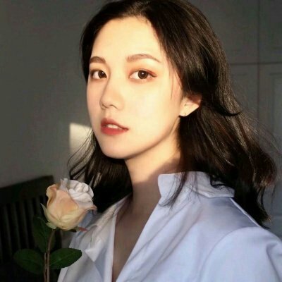 小众近脸女生头像