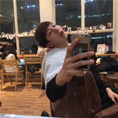 男生手机遮脸头像真人图片