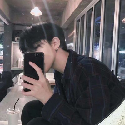 男生手机挡脸个性头像图片