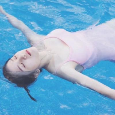 海边图片唯美女生头像