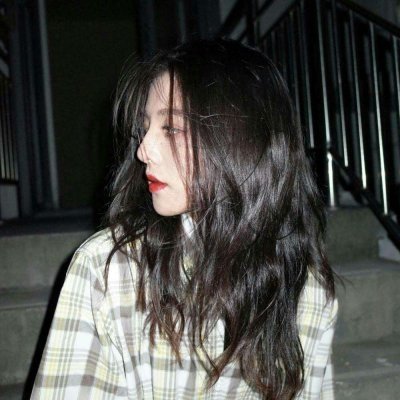 黑色系冷酷的女生头像真人图片