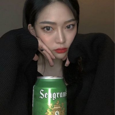 黑色系冷酷的女生头像真人图片