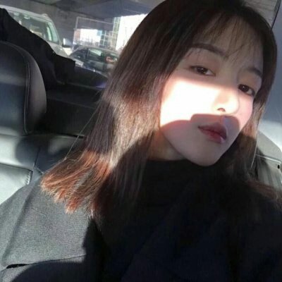 小众近脸女生头像