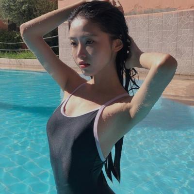 海边图片唯美女生头像