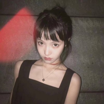黑暗系女生真人头像图片