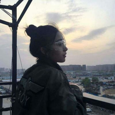 扎丸子头气质型女生头像图片
