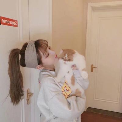 简单大大方方的女生头像图片