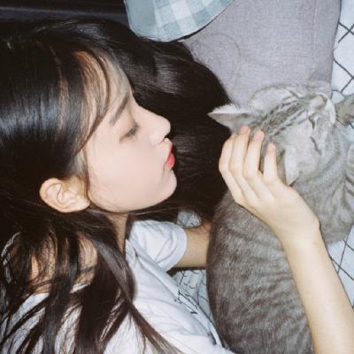 简单大大方方的女生头像图片