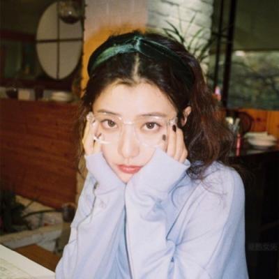 简单大大方方的女生头像图片
