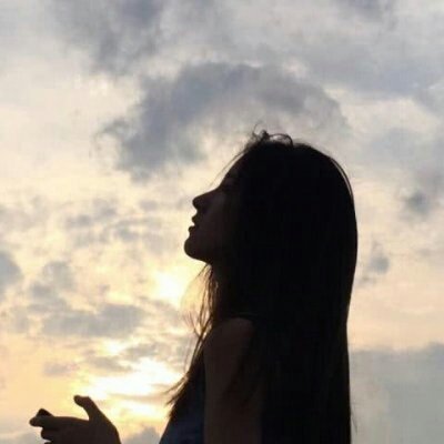 面向大海女伤感唯美头像图片