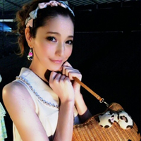 扎辫子女孩真人头像图片