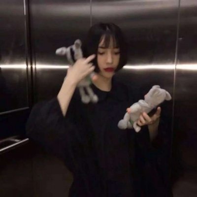 忧郁的头像女生真人图片