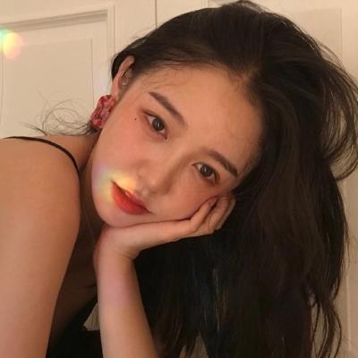 简单大大方方的女生头像图片