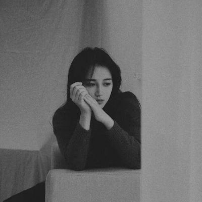 2025最火黑白丧头伤感女生图片