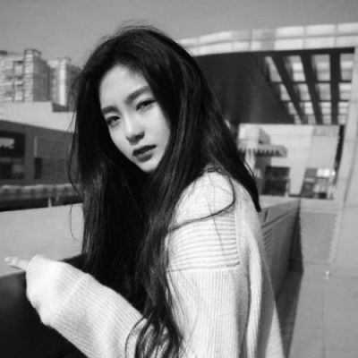 2025最火黑白丧头伤感女生图片
