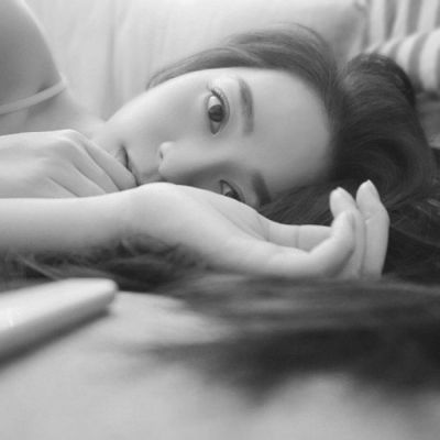 2025最火黑白丧头伤感女生图片