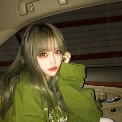 女生头像穿着绿色衣服图片