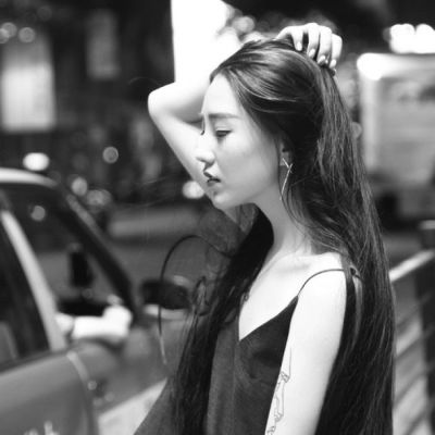 2025最火黑白丧头伤感女生图片