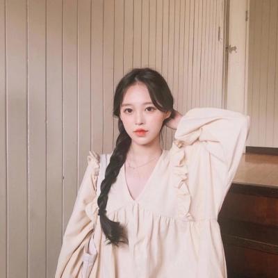 简单大大方方的女生头像图片
