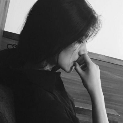 2025最火黑白丧头伤感女生图片