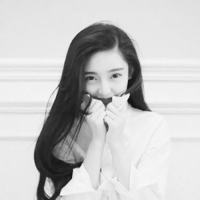 2025最火黑白丧头伤感女生图片