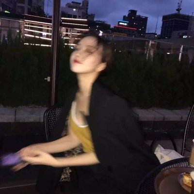 忧郁的头像女生真人图片