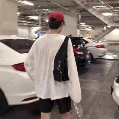 男生成熟简单气质头像图片