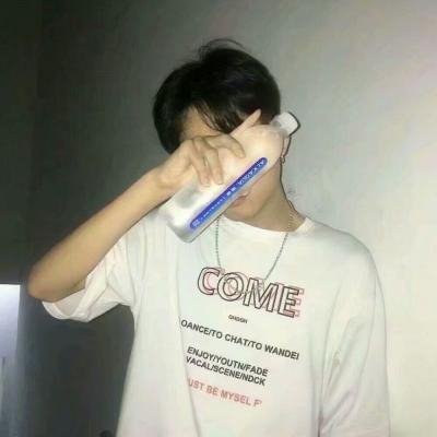 男生成熟简单气质头像图片
