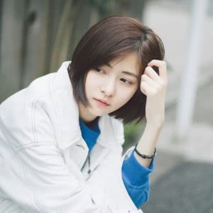 短发伤感思念女生头像图片