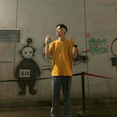 男生成熟简单气质头像图片