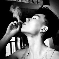 qq头像灰色伤感男生图片