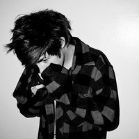 qq头像灰色伤感男生图片