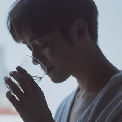 阳光唯美意境微信男头像图片