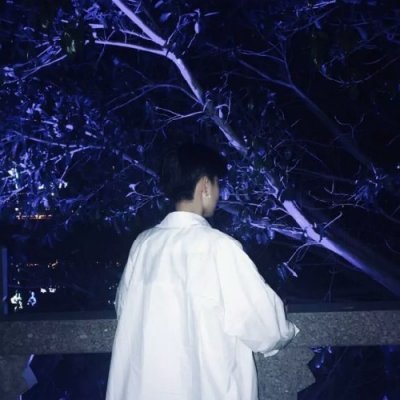 男生成熟简单气质头像图片