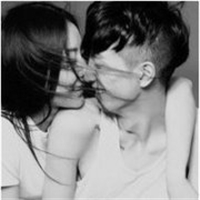 男生女生亲嘴头像图片