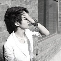qq头像灰色伤感男生图片