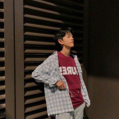 男生成熟简单气质头像图片