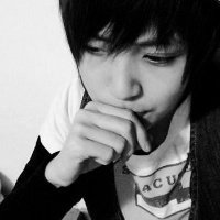 qq头像灰色伤感男生图片