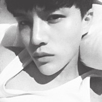 qq头像灰色伤感男生图片
