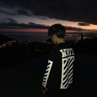 男生成熟简单气质头像图片
