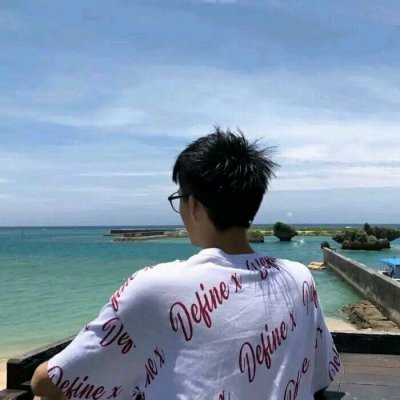 男生成熟简单气质头像图片