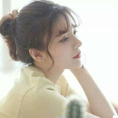 唯美头像小清新女生丸子头图片